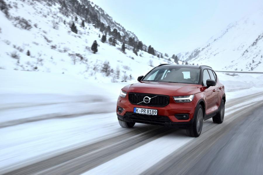  Volvo XC40 D4 R-Design 2017 года  (WW) (фото 36 из 44)